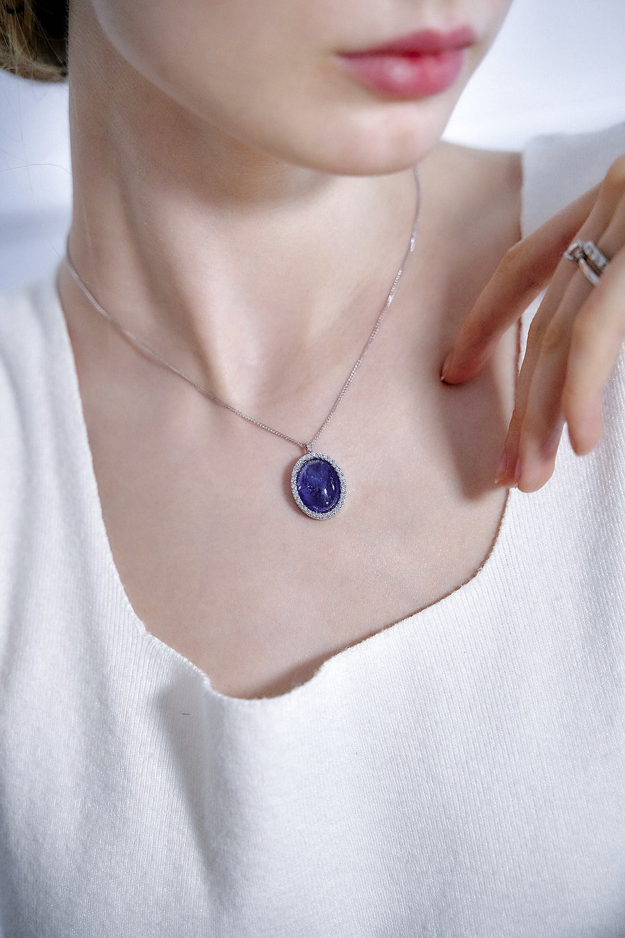 Girocollo Tanzanite e contorno di Diamanti