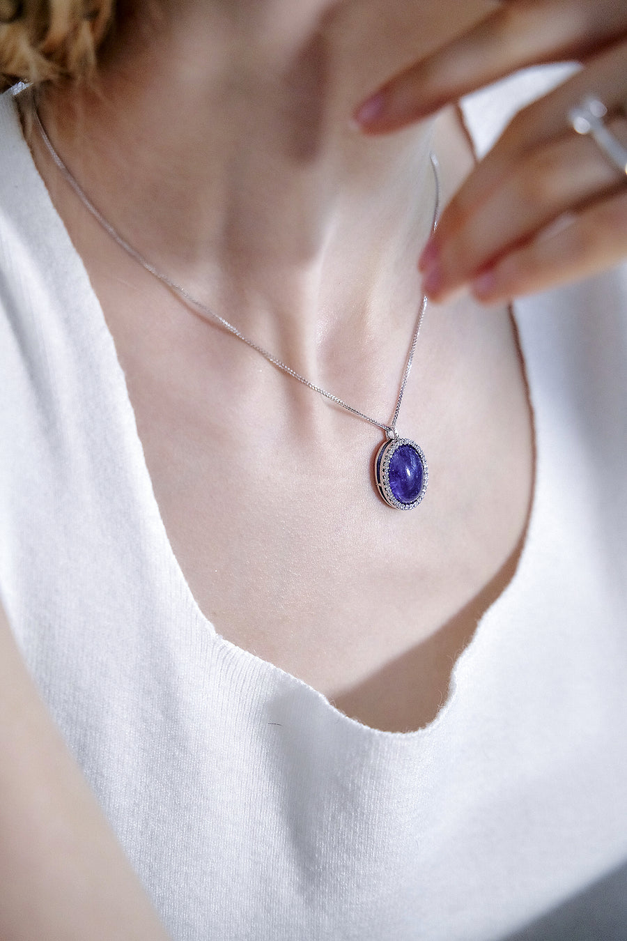 Girocollo Tanzanite e contorno di Diamanti